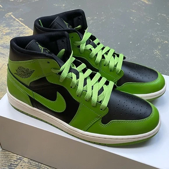 Air Jordan 1 Mid Retro Altitude Green BQ6472-031 WMNS Black - Picture 3 of 11